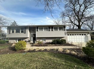 1695 Boundary Rd, Downers Grove, IL 60516