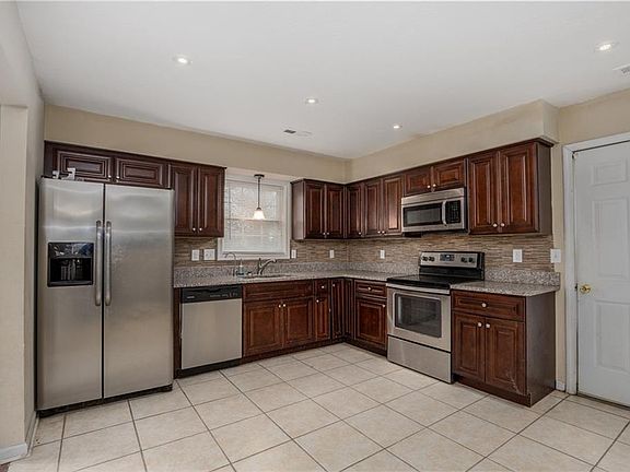 2nd image of 328 Catalpa Ave