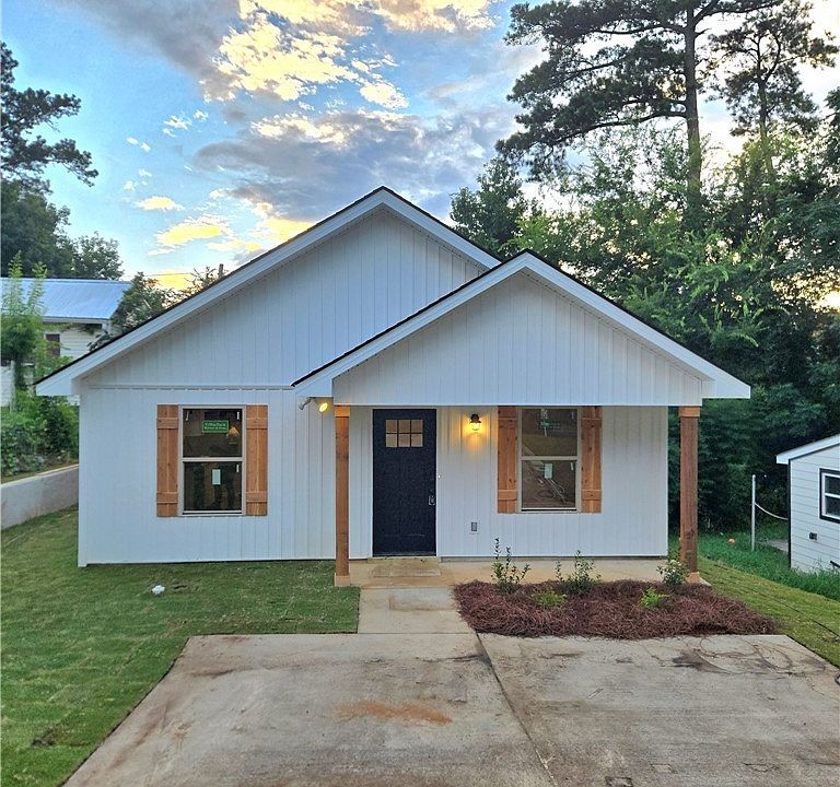 1st image of 318 Short 25th Ave E