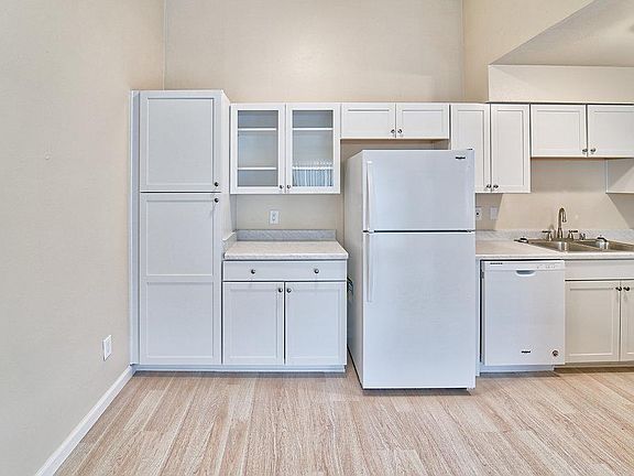 3rd image of 2713 Wyoming Blvd NE APT 33