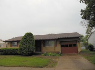 1013 Anna Ave, Machesney Park, IL 61115