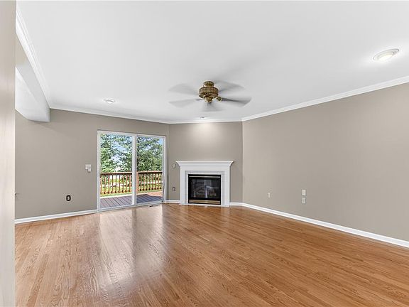 5th image of 224 Park Ridge Dr