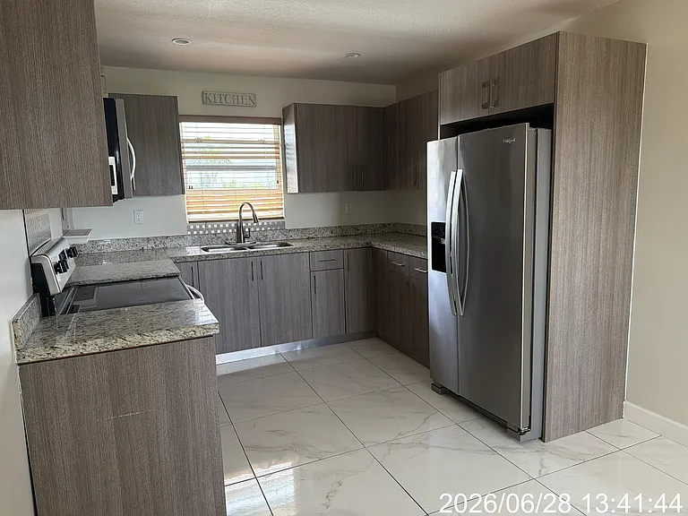 101 E 51st Pl — Photo 24