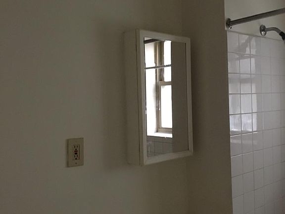 4th image of 1200 W Thorndale Ave #Awesome
