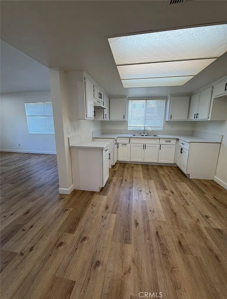 2 bed, 1.5 bath, 1100 sqft, $2,700 — Photo 3