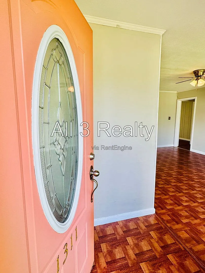 3 bed, 2.0 bath, 1400 sqft, $1,295 — Photo 4