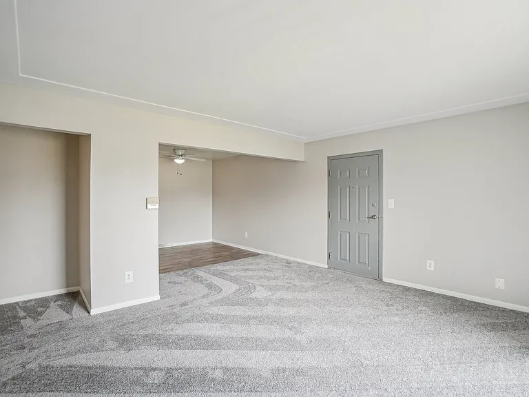Rivercrest Apartments — Photo 42