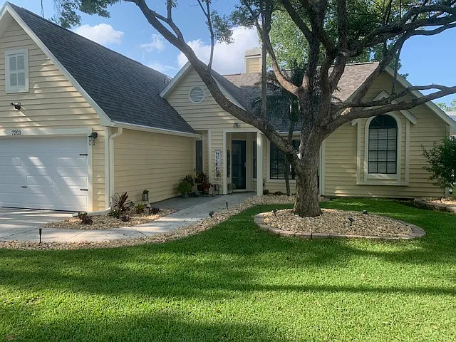 7201 Hideaway Trl — Photo 1