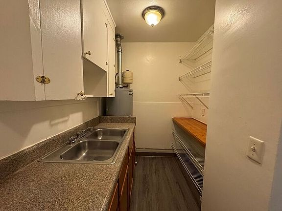5th image of 205 Holmes Dr #C