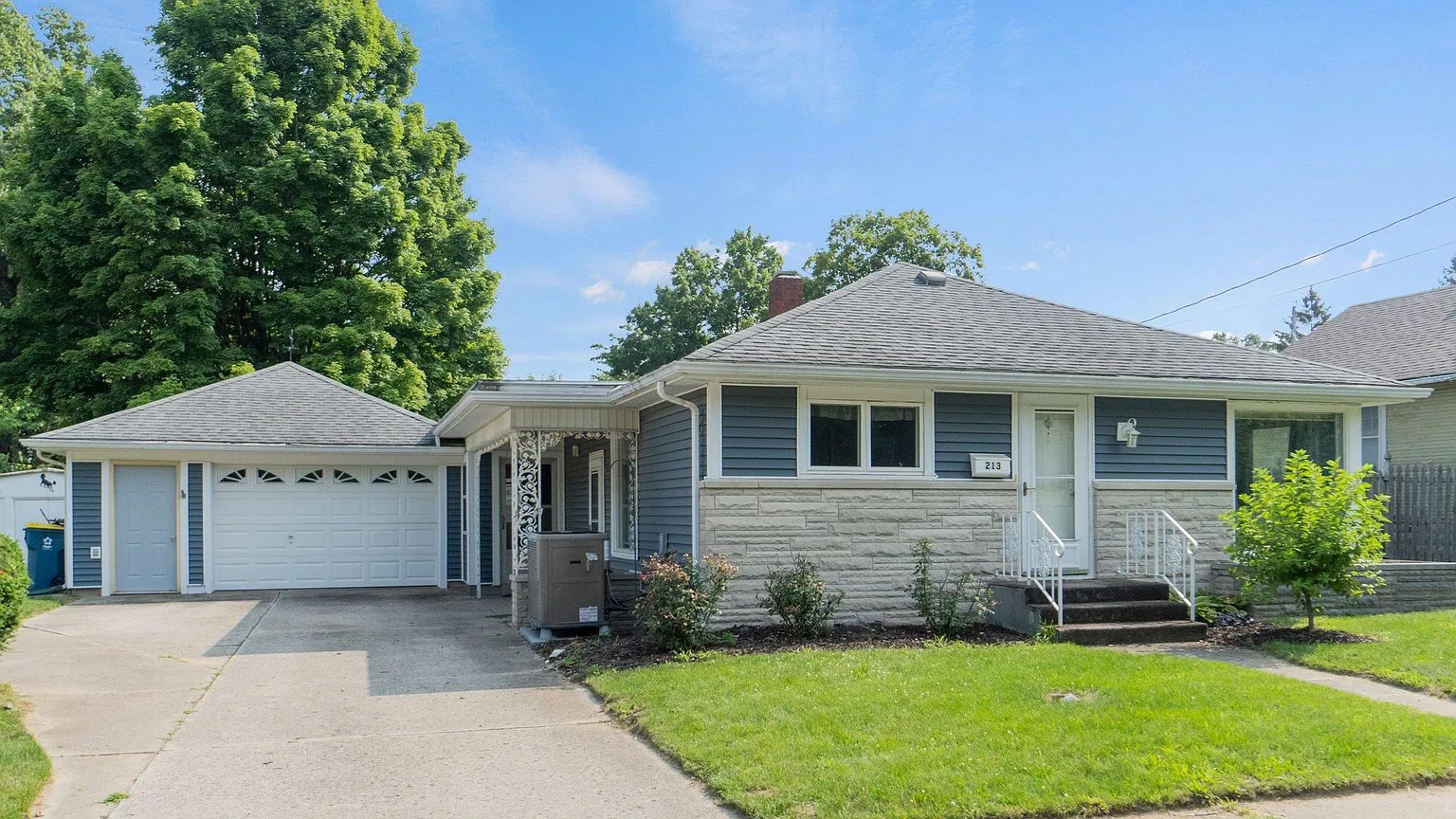 213 W Pleasant St photo 1