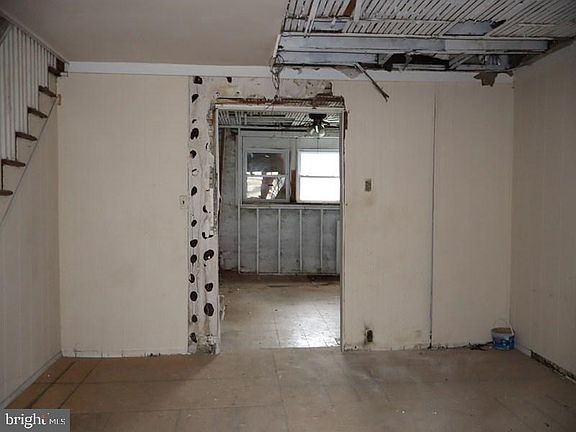 5th image of 6702 Linmore Ave