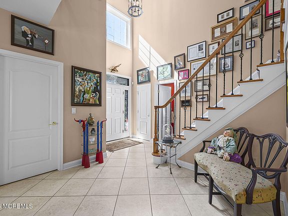 3rd image of 23 W Parsonage Way