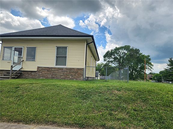 3rd image of 16 Nicklas Ave