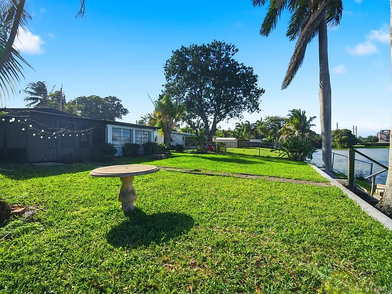 3019 N 57th Dr — Photo 40