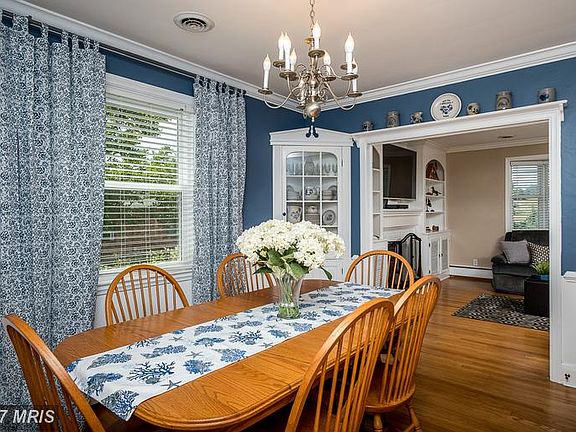 4th image of 843 Hilltop Ave
