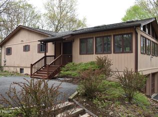 111 Cottonwood Dr, Hawley, PA
