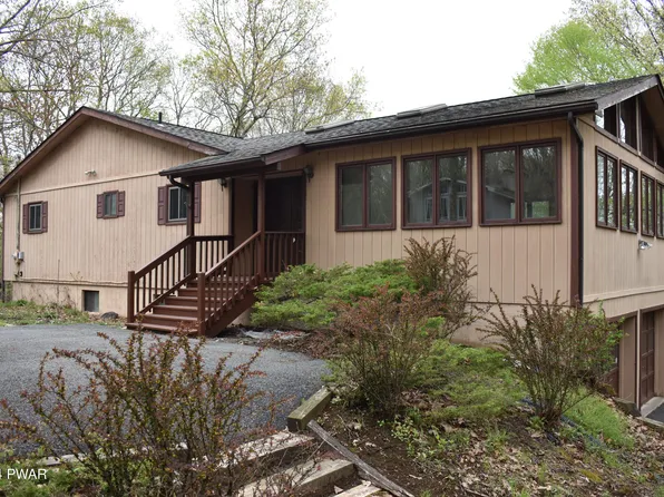 111 Cottonwood Dr, Hawley, PA 18428