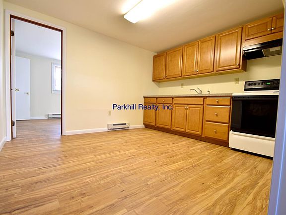 3rd image of 16 Oakwood Dr
