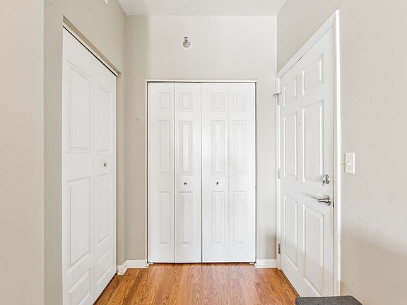 3rd image of 3303 S Grove Ave Unit 604