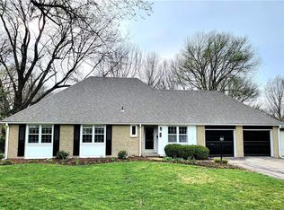 8020 Beverly Dr, Prairie Village, KS 66208