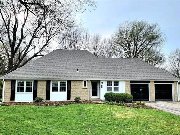 8020 Beverly Dr, Prairie Village, KS 66208