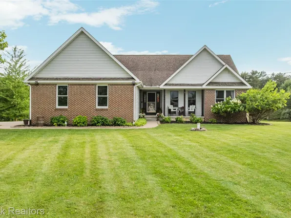 3054 Emery Ln, Metamora, MI 48455