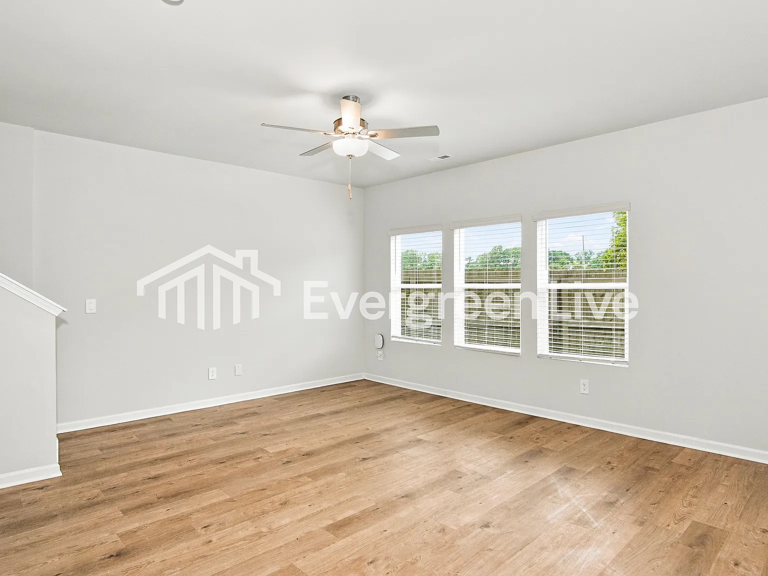 3 bed, 2.5 bath, 1689 sqft, $1,505 — Photo 2