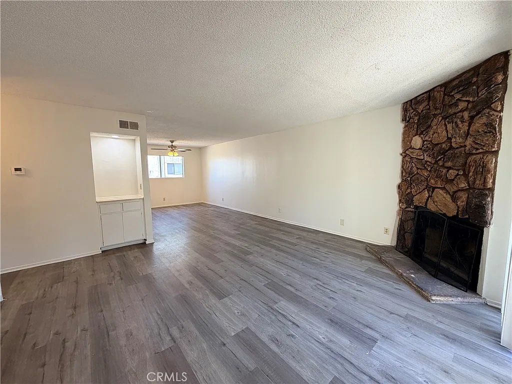 3 bed, 2.5 bath, 1217 sqft, $3,450 — Photo 3