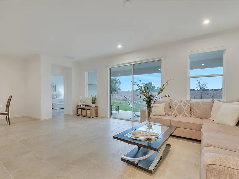1098 Boardwalk Pl — Photo 3