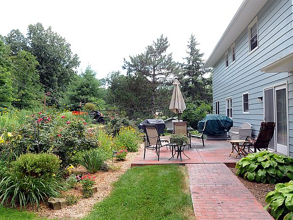3rd image of 10 Manor Dr