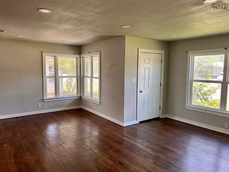 1525 Hursh Ave — Photo 2