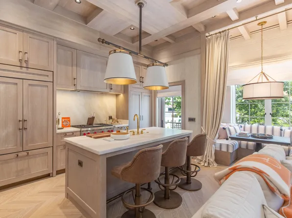 236 Phipps Plaza #D, Palm Beach, FL 33480