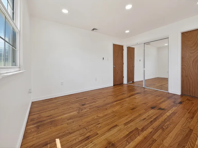 148 S 16th St — Photo 11
