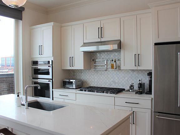 3rd image of 40 E Lincoln St #403