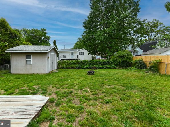 109 E Crestwood Ave, Somerdale, NJ 08083