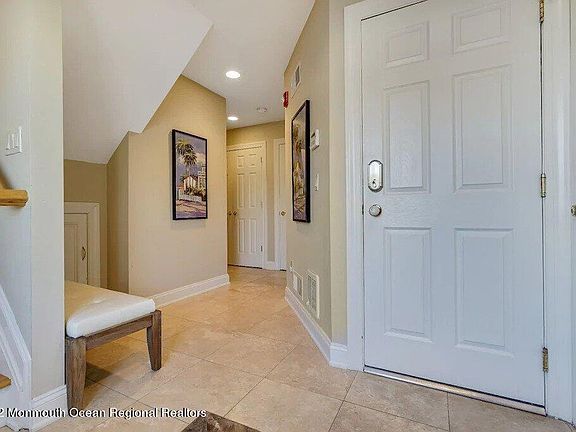 5th image of 21 Blaine Ave #6