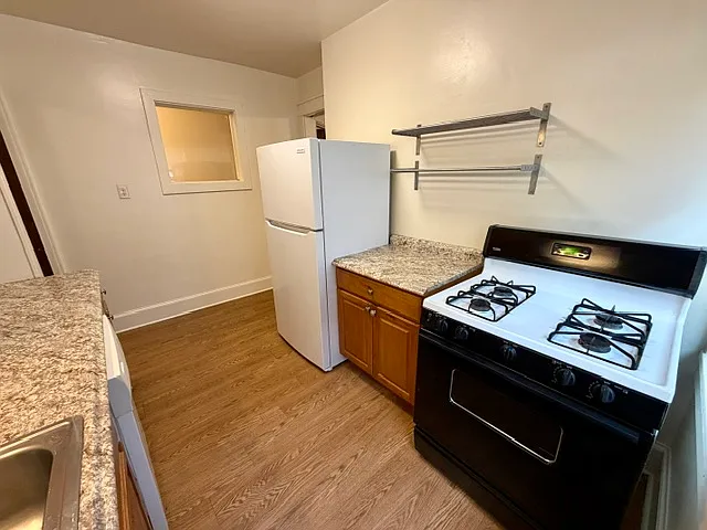 218 Hastings St #2 — Photo 6