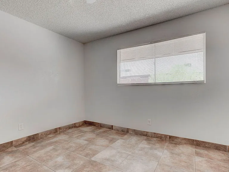 421 N Decatur Blvd — Photo 21