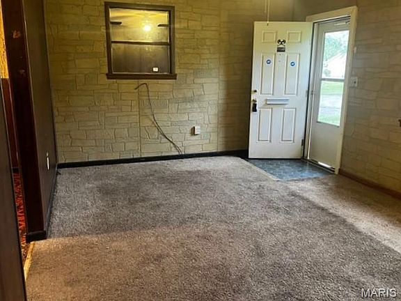 2nd image of 170 Lee Ave
