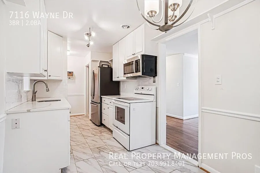 Charming Craftsman on a Huge Lot | 3 Bedrooms & Fully Renovated Lower Level — Photo 3