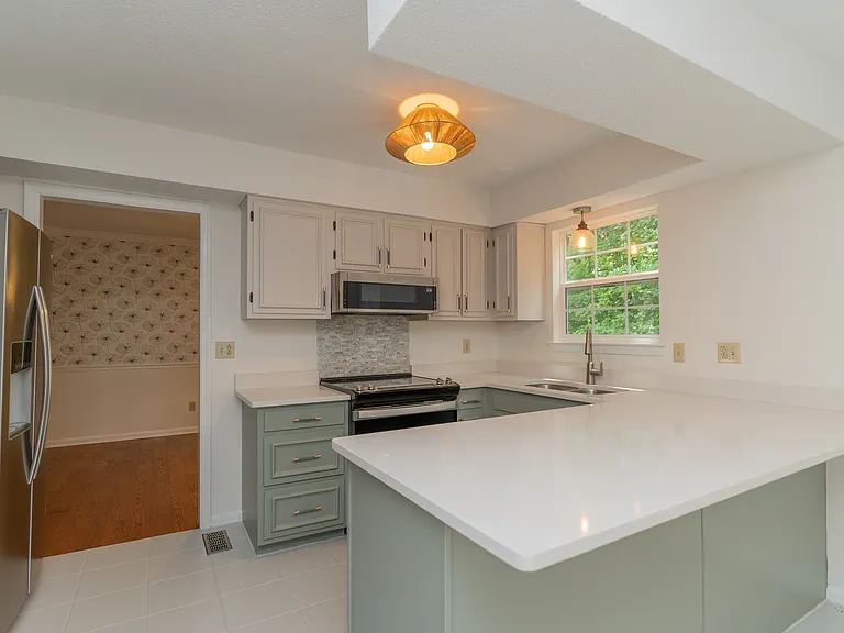 7830 Cove Ridge Dr — Photo 4