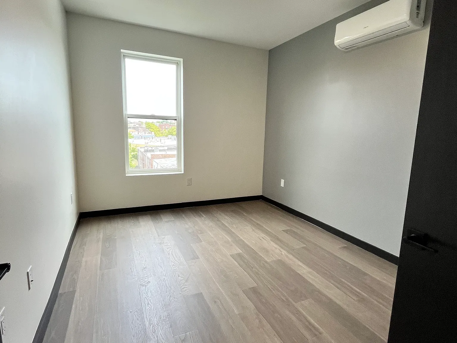 2 bed, 800 sqft, $3,100 — Photo 4