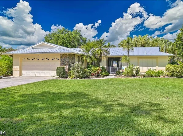 1910 Oak Dr, Alva, FL 33920