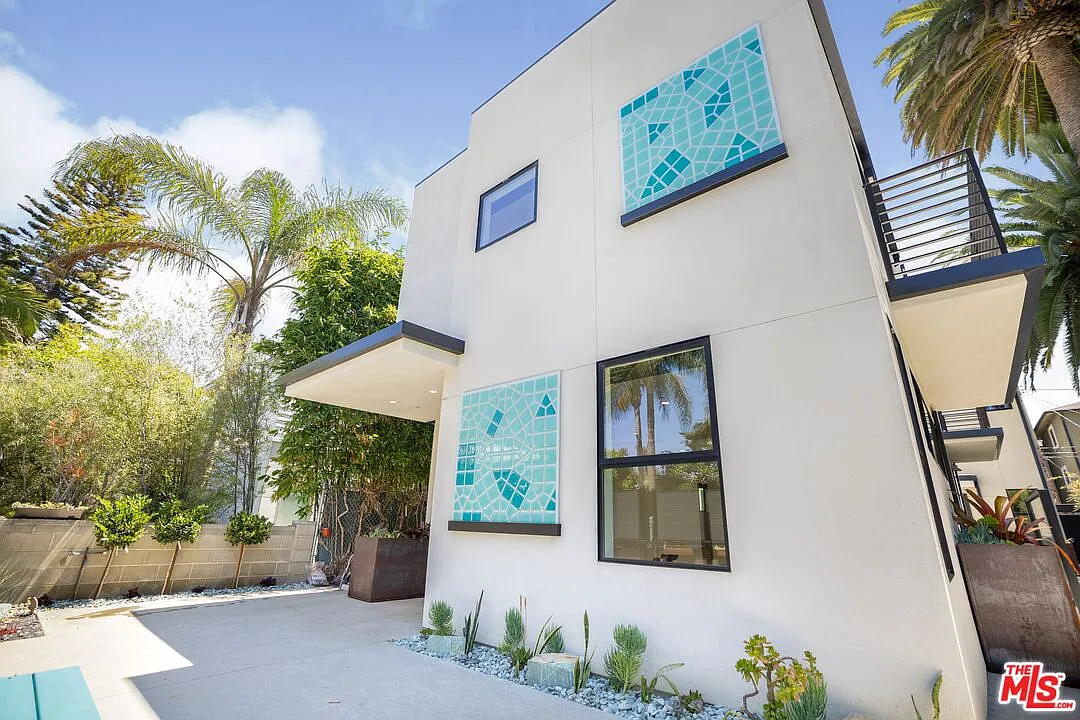 3 bed, 4.0 bath, 2477 sqft, $10,100 — Photo 3