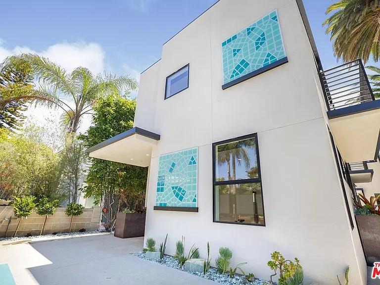538 Vernon Ave — Photo 3