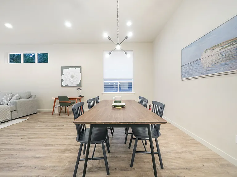 NW Victory Ave — Photo 11