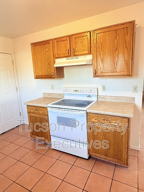 3 bed, 2.0 bath, 1200 sqft, $1,550 — Photo 2