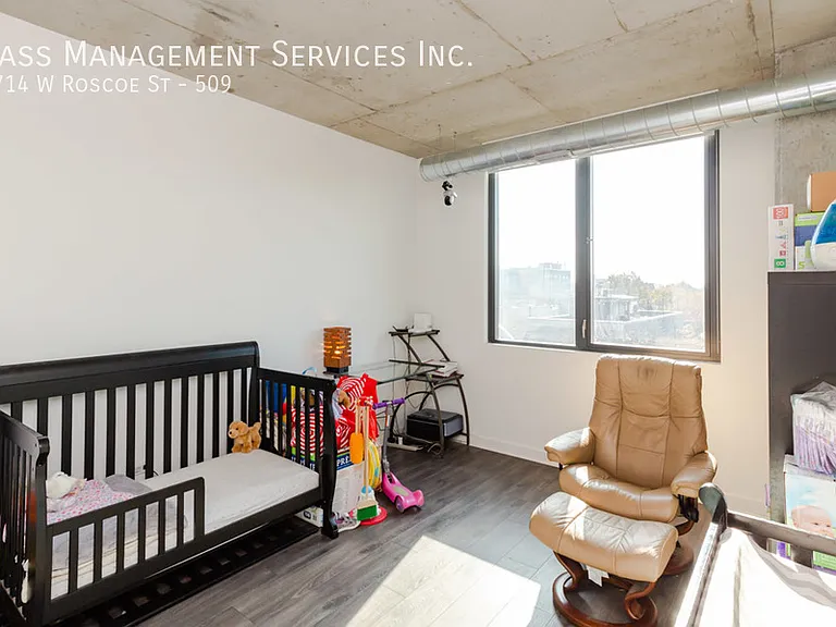 Centrum Lakeview — Photo 42