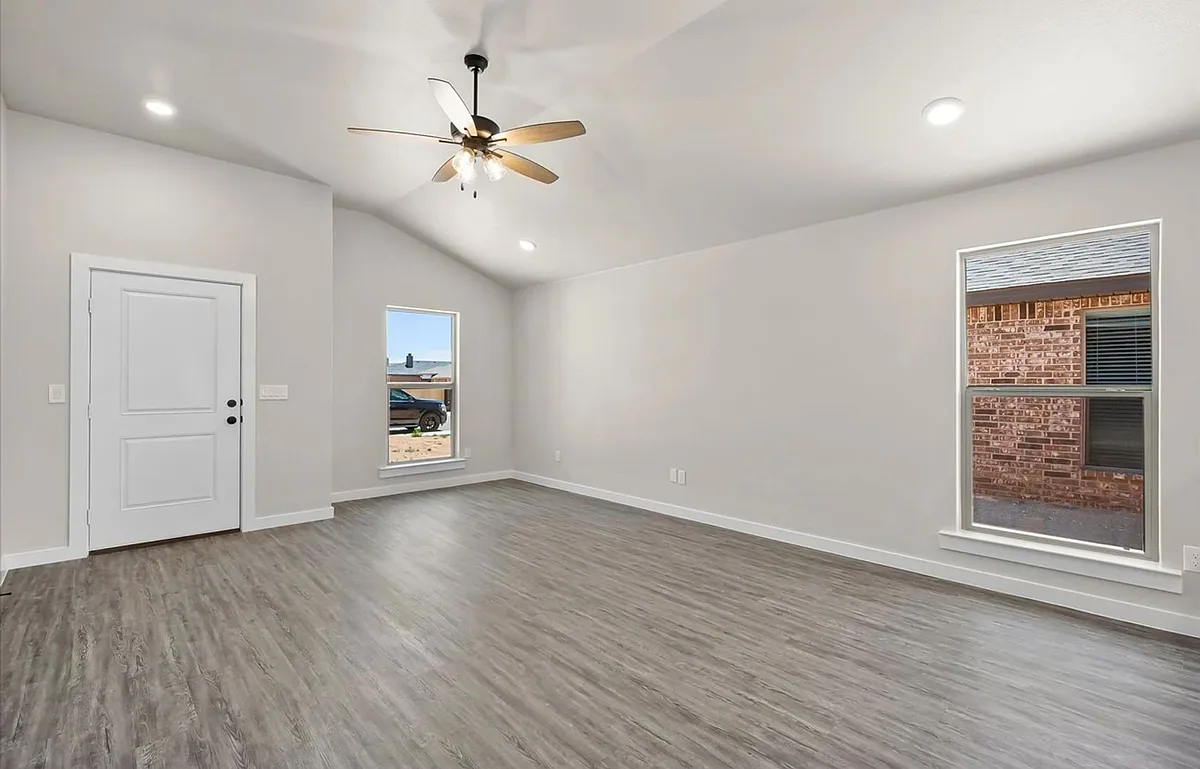 Building Photo - 2124 Langford Ave