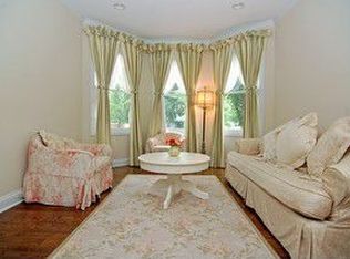 748 Deerpath Dr, Deerfield, IL 60015